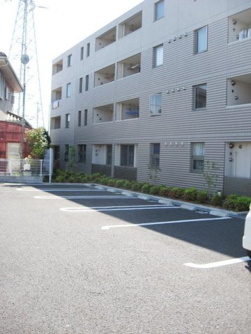 ラフレシールⅡの駐車場