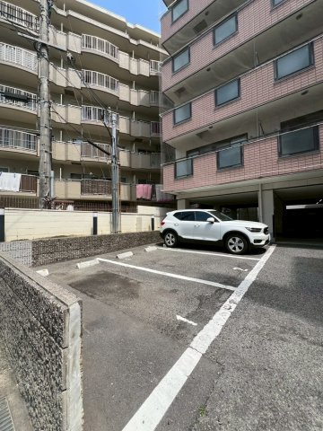 クレール松の内の駐車場