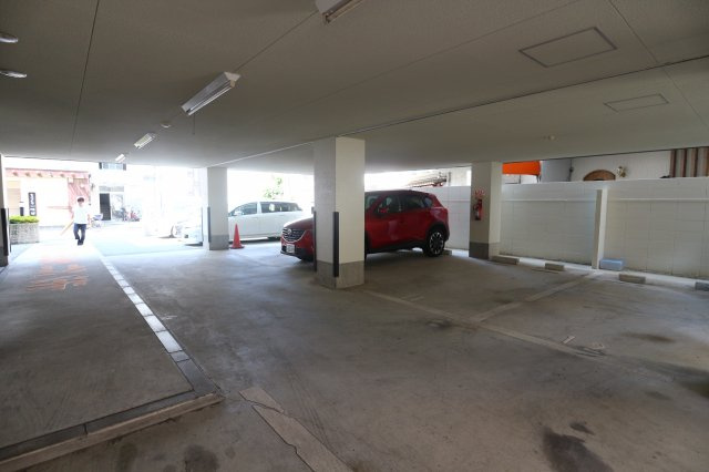 クレール松の内の駐車場