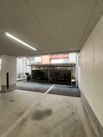 クレール松の内の駐車場