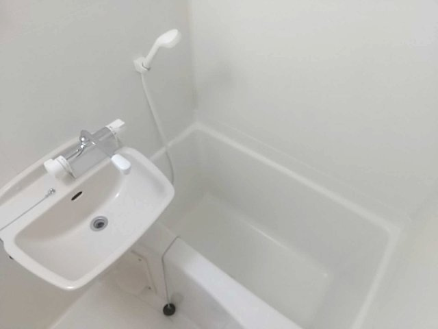 レオパレスサンジの浴室