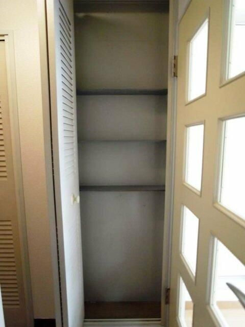 ハイネス要町の収納