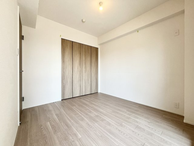 万葉ハイツ小阪菱屋西の洋室|個人の部屋や寝室として使える洋室です