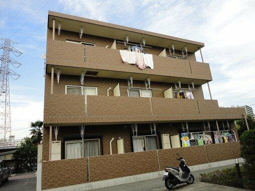 多摩市関戸５丁目の賃貸マンションのエントランス