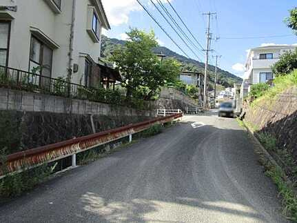 安佐南区八木6丁目の前面道路含む現地写真