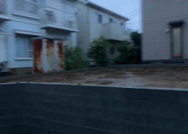 【外観】 | 現在は更地となっています。現地をご見学に行く際は、道路の幅や周辺の交通量、施設などをご確認頂くことをおすすめします！ある程度イメージをつけたいという場合は、同売主の施工事例や完成パースもお見せします。