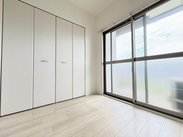 ラルシェパルク新大阪の洋室