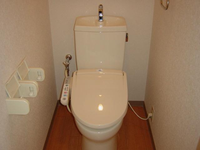 フォルティアのトイレ|暖房便座、シャワー付トイレです。