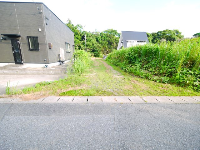 長生郡一宮町一宮　中古戸建の前面道路含む現地写真|内外装リフォーム済み令和8年8月 敷地約78坪 駐車スペース4台分あり サーフスポット車約3分