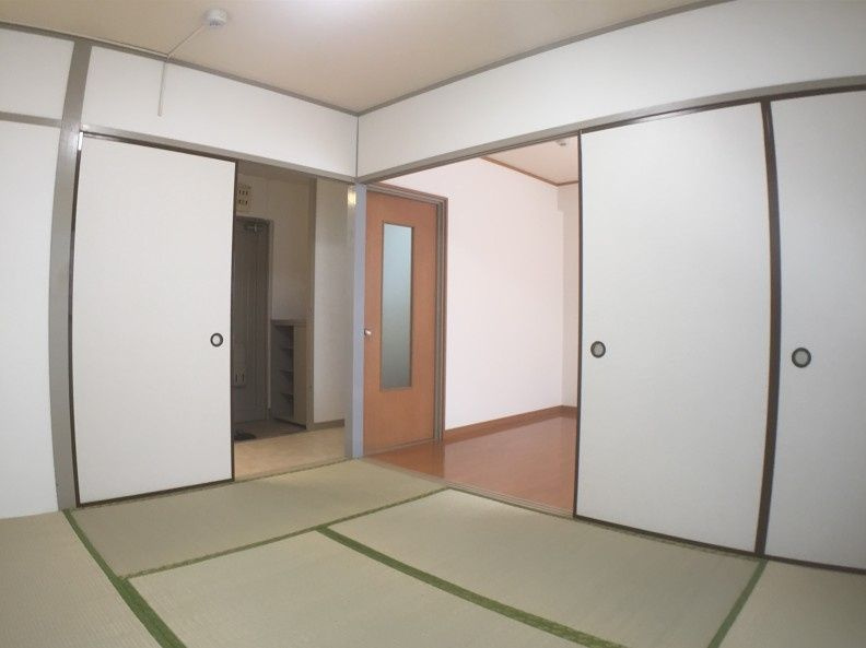 ミヨシマンションの洋室