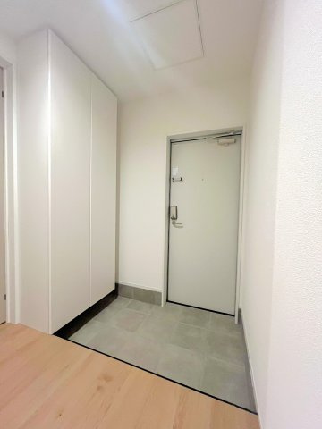 安芸郡府中町宮の町４丁目のタウンの玄関
