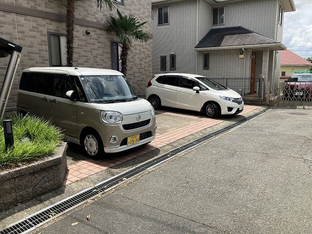 オーク玉田の駐車場