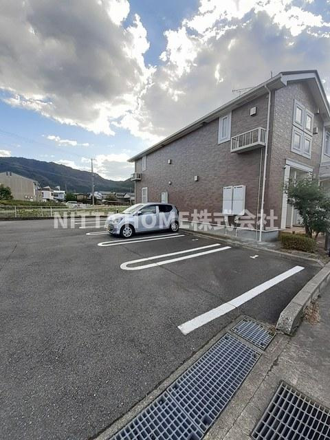 シエル・ケイエムの駐車場|敷地内に駐車場が付いています＊