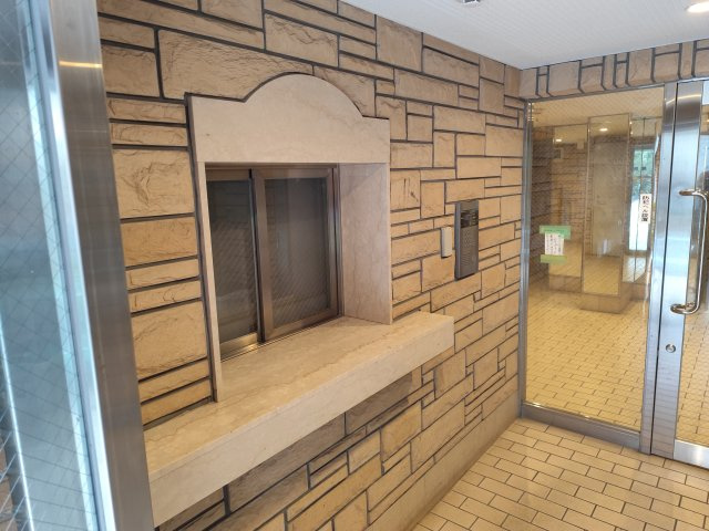 モンシェール新小岩のエントランス
