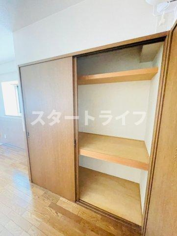 大阪市淀川区東三国６丁目の賃貸マンションの収納
