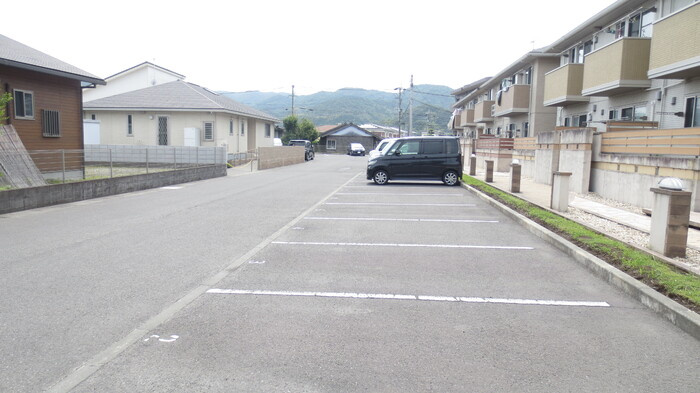 【駐車場】