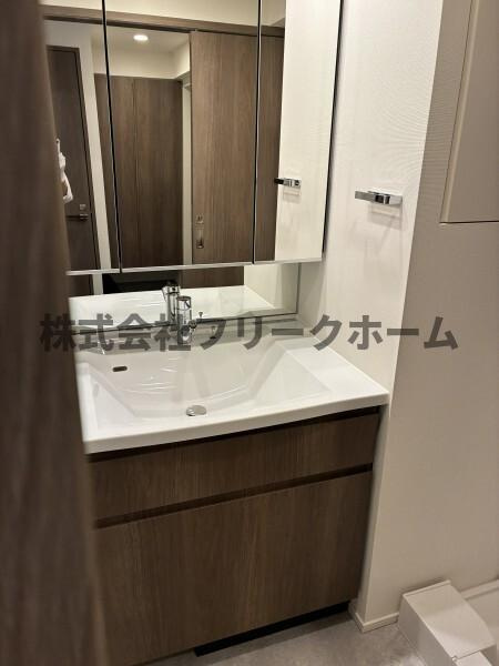 三鷹市下連雀３丁目の賃貸マンションの洗面所