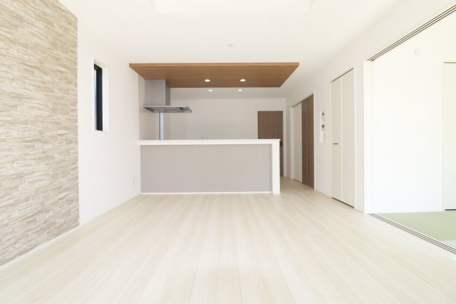 郡山市富田町字下西田　　　２号棟　　　富田西小学校、郡山第６中学区の居間・リビング