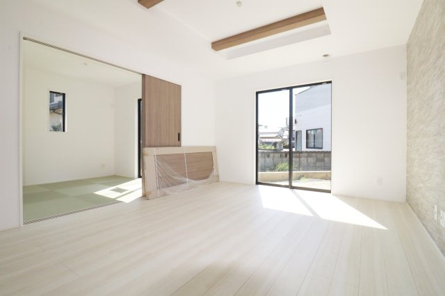 郡山市富田町字下西田　　　２号棟　　　富田西小学校、郡山第６中学区の居間・リビング
