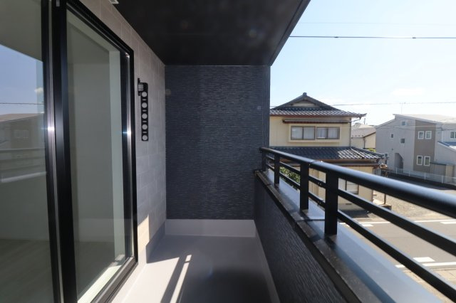 郡山市富田町字下西田　　　２号棟　　　富田西小学校、郡山第６中学区のバルコニー