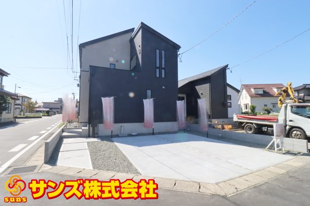 郡山市富田町字下西田　　　２号棟　　　富田西小学校、郡山第６中学区の外観|北東側から見た駐車場を含む外観♪