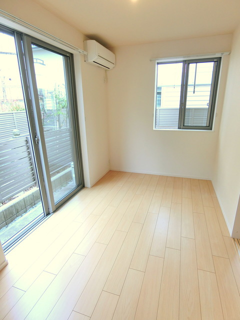 エスポワールの寝室|★2面採光の明るいお部屋★