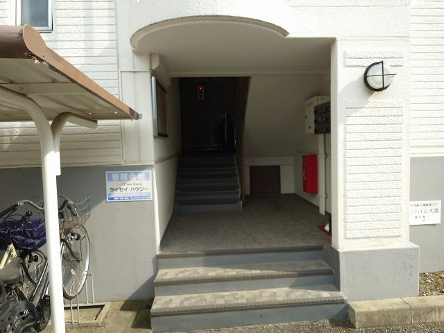 サンハイム大宮のエントランス