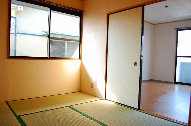 ロイヤルメモリーⅡの和室|フローリングだけでなく、和室もあります