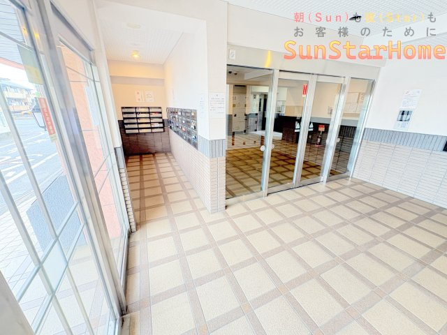 【サンスターホーム】リーベスト青梅新町　リノベーション物件のエントランス
