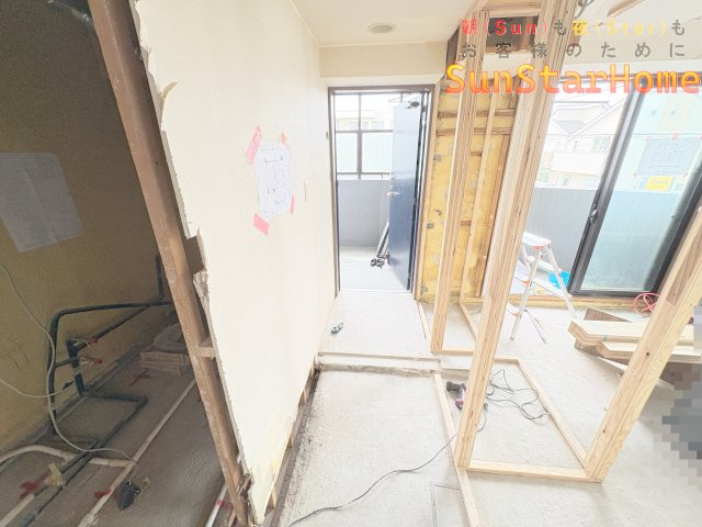 【サンスターホーム】リーベスト青梅新町　リノベーション物件の玄関