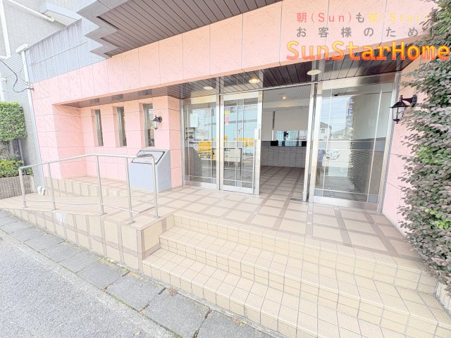 【サンスターホーム】リーベスト青梅新町　リノベーション物件のエントランス