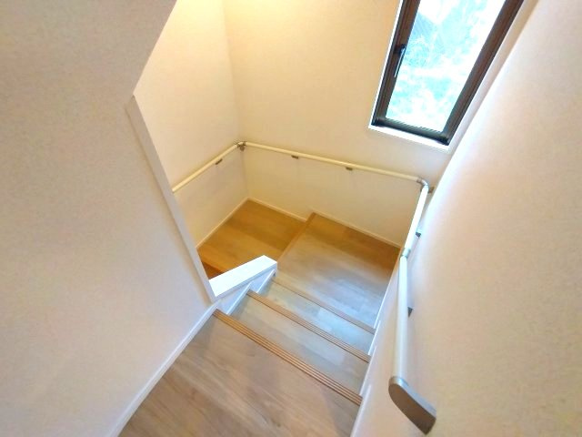 エルグランデ左京山の内装|光と木のぬくもりが誘う多層空間の遊び心あふれる住まい。