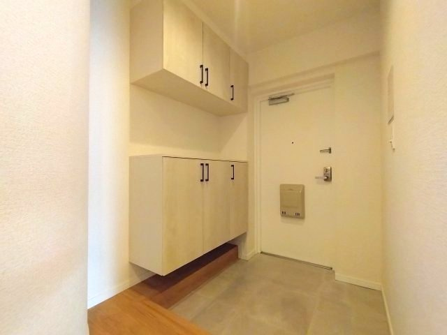 エルグランデ左京山の玄関|おしゃれで温かみのあるデザインの玄関。 