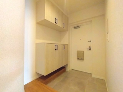 【玄関】 | エルグランデ左京山 | おしゃれで温かみのあるデザインの玄関。 