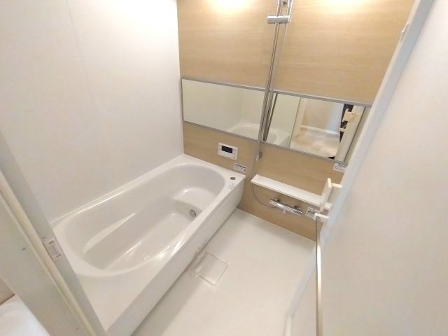 エルグランデ左京山の浴室|小さなお子様と一緒にゆったり入浴できます！
