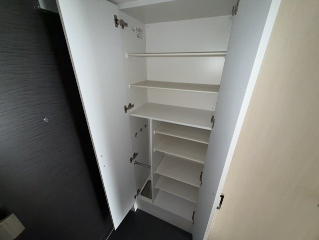 ソルテラスKOBE湊町の収納|同物件別部屋写真