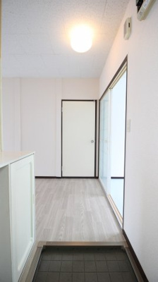 【玄関】 | グレースハウスB