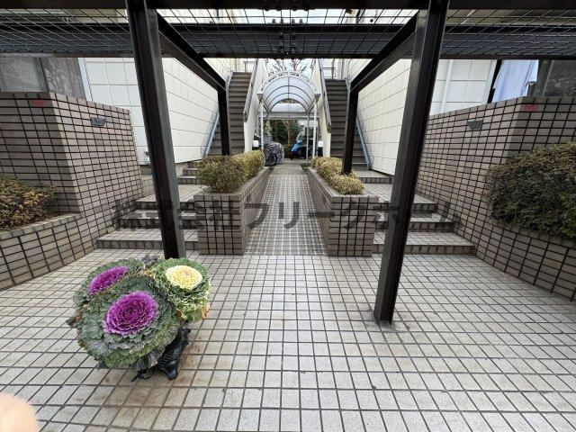 杉並区久我山４丁目の賃貸マンションのエントランス