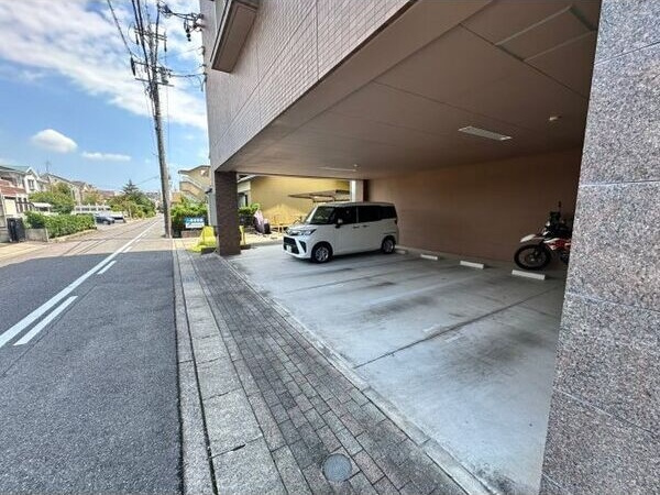 レージュ新栄町　　刈谷市近郊の賃貸はクラスホーム刈谷店の駐車場