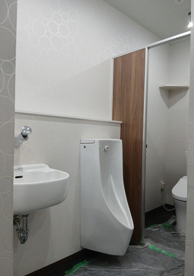 第５よしみビルのトイレ|トイレは男女別です。画像は男子トイレです