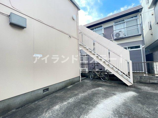 サニーハイム　女性限定　バストイレ別　南向きのエントランス