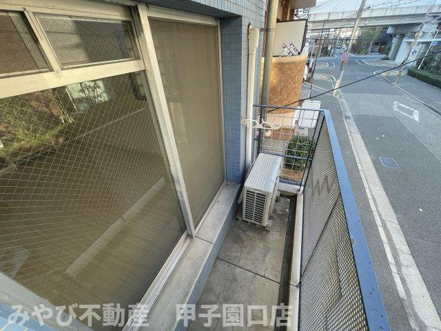 メゾン甲子園EASTのバルコニー