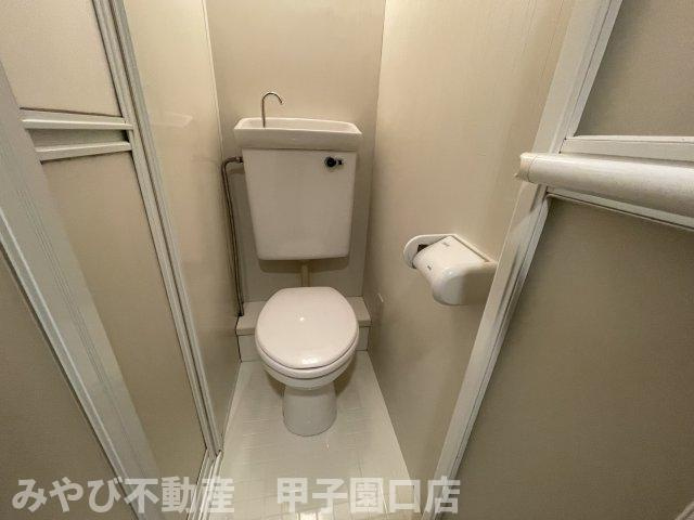メゾン甲子園EASTのトイレ