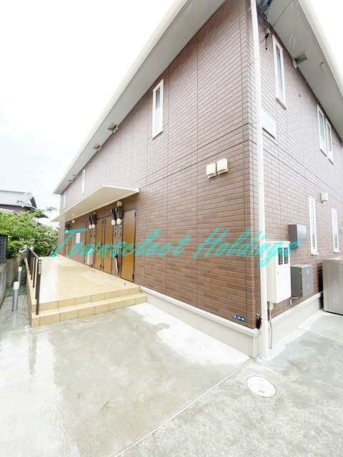 藤沢市羽鳥３丁目のアパートのエントランス