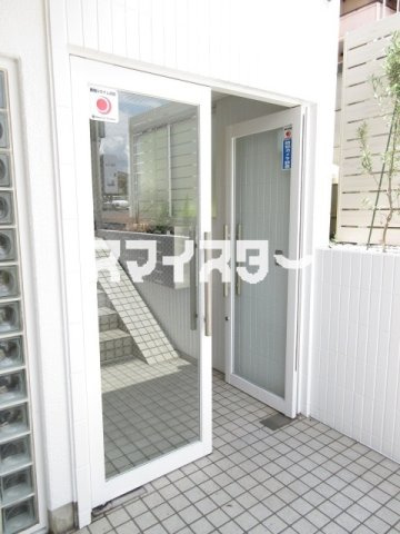 第23クリスタルマンションのエントランス