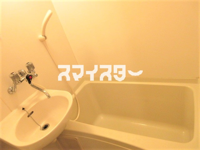 第23クリスタルマンションの浴室