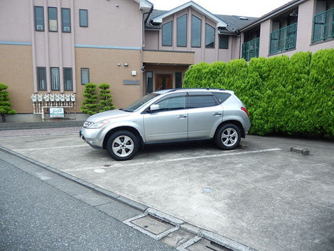 ソルクレスト北烏山の駐車場