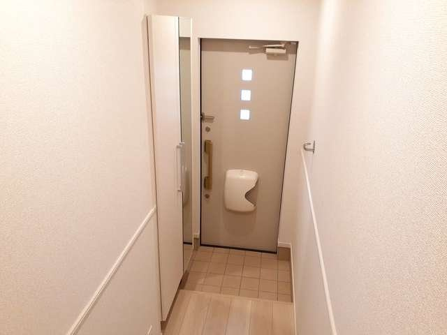 レフィナードＢの玄関