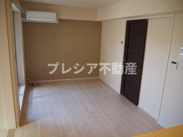 セラヴィ甲子園の居間・リビング