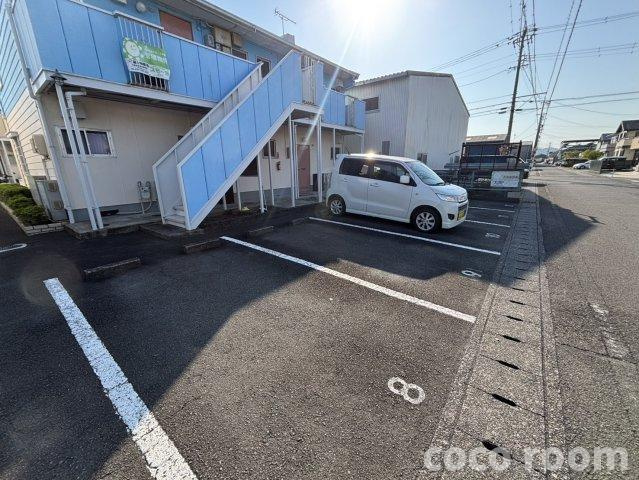 リクラス八楠Cの駐車場